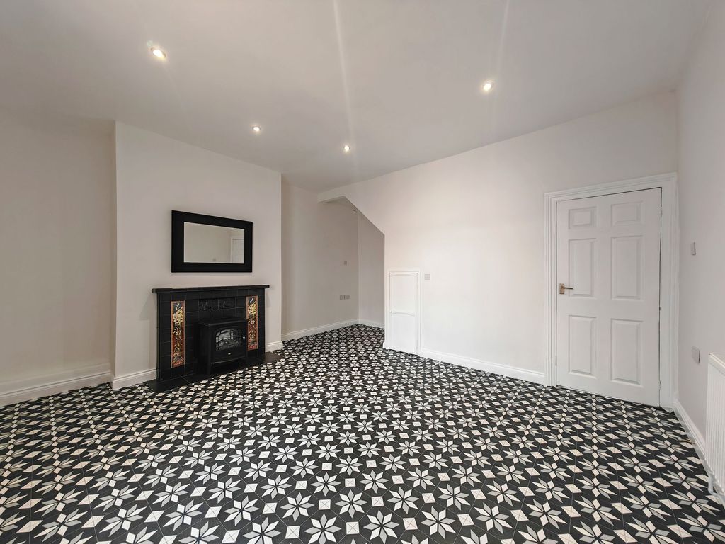 Property photo 3 of 25