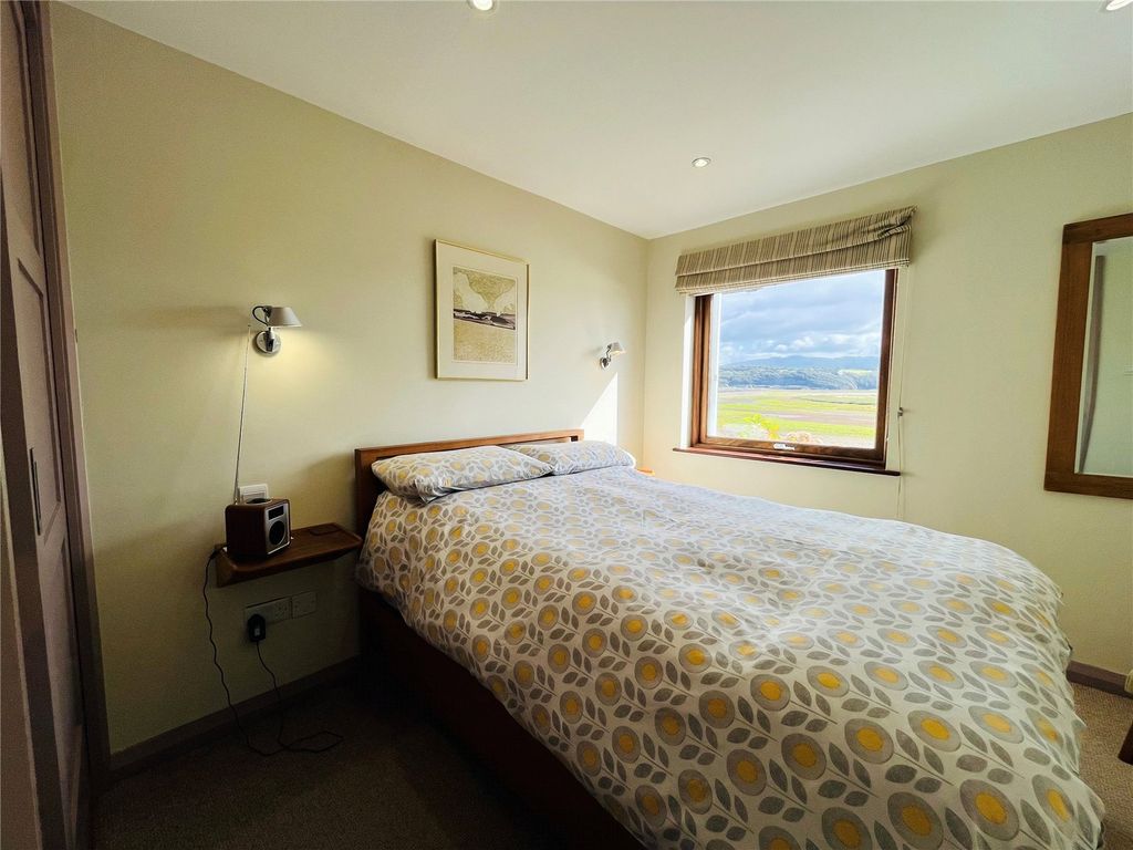 Property photo 3 of 18 Picture No. 12