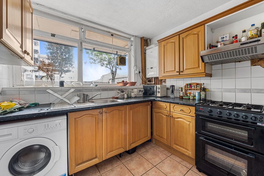 Property photo 3 of 10 Kitchen