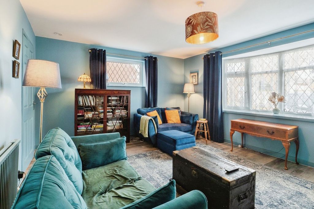 Property photo 3 of 17