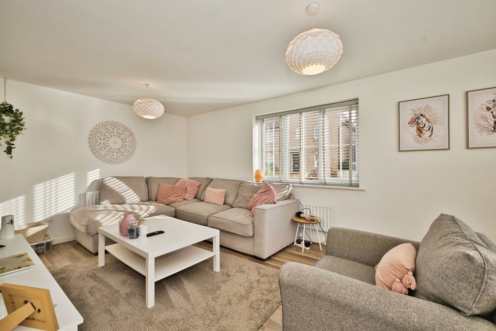 Property photo 2 of 16 Pbox-Img.Jpg