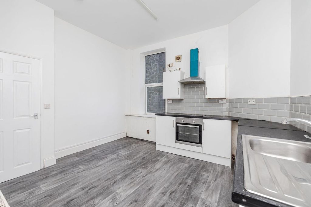 Property photo 2 of 12 Kitchen