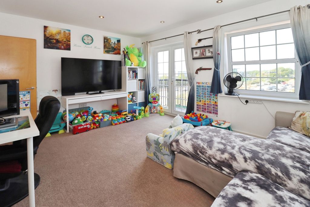 Property photo 3 of 17 Photo