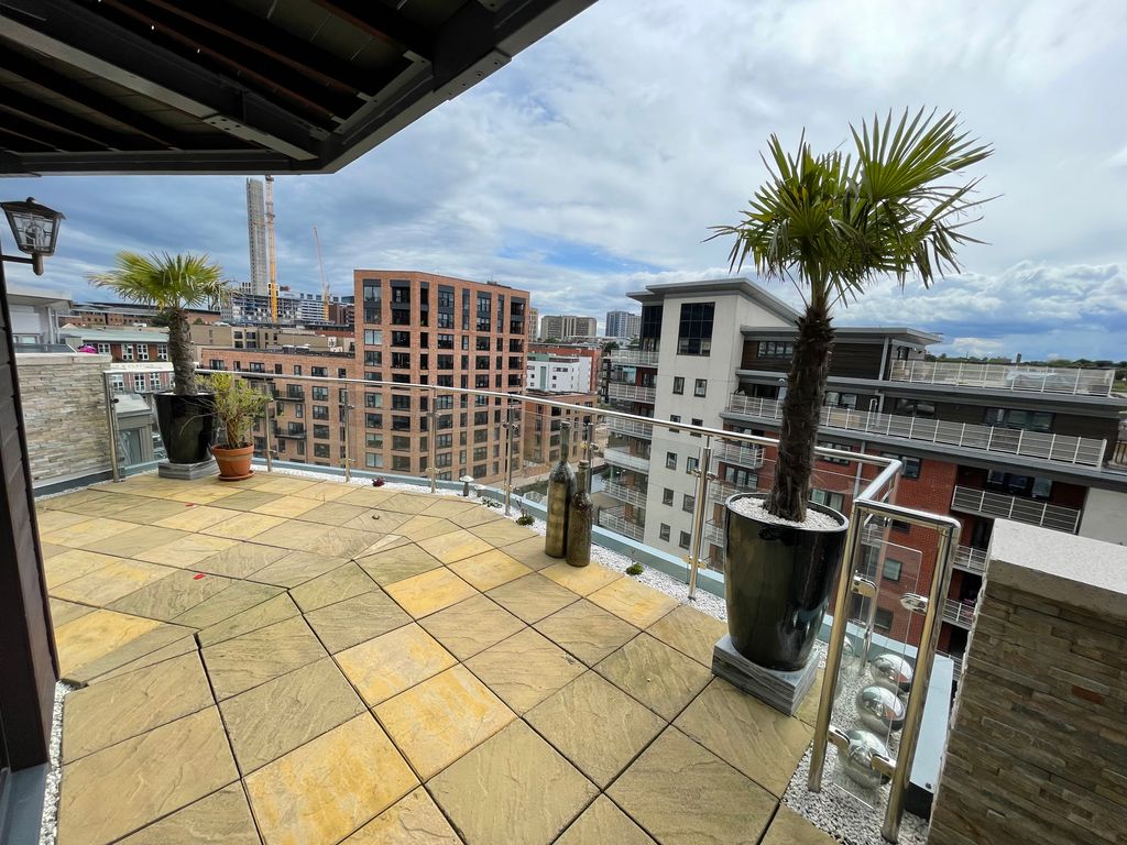 Property photo 3 of 27