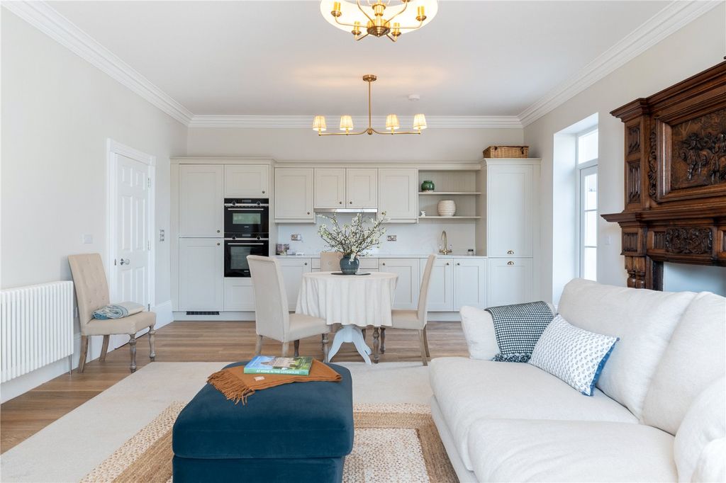 Property photo 2 of 12 Show Home