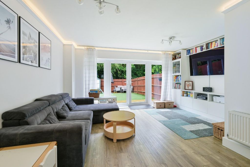Property photo 2 of 14 Beatrice Square
