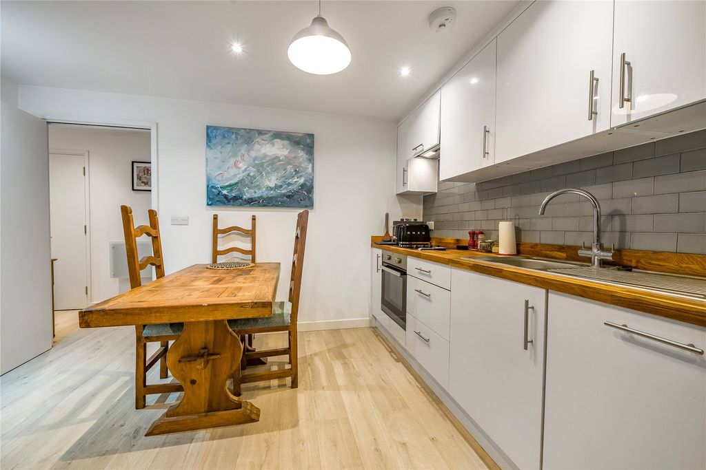 Property photo 2 of 15 Picture No. 21