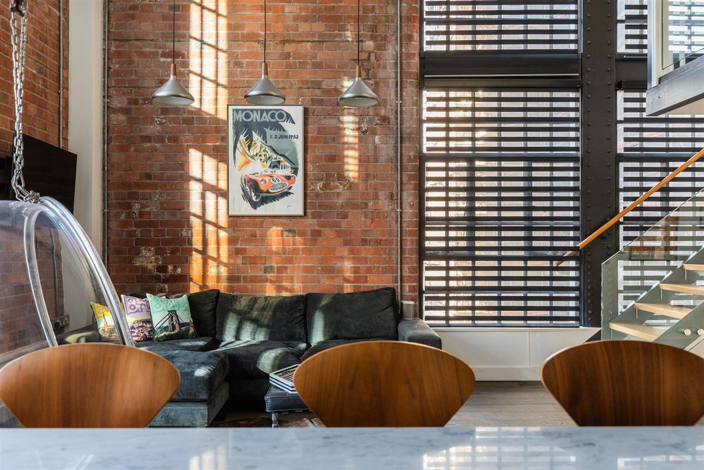 Property photo 3 of 18 Georges Square-5.Jpg