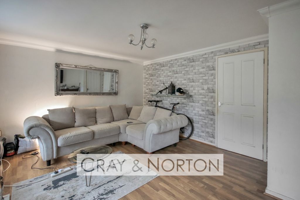 Property photo 2 of 12 Photo 3