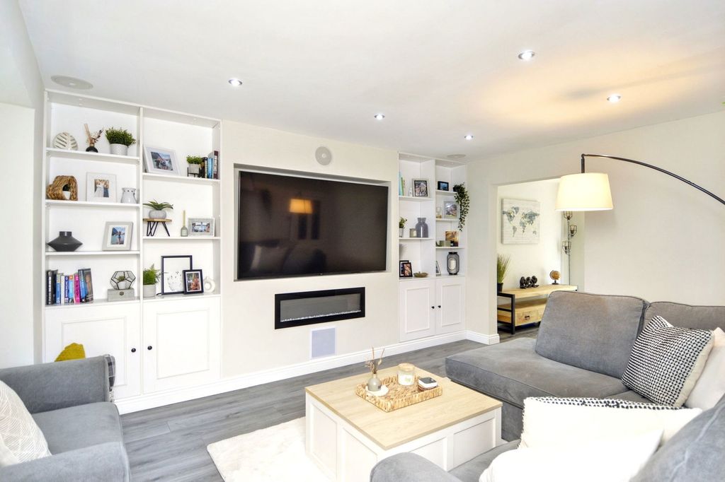 Property photo 2 of 47