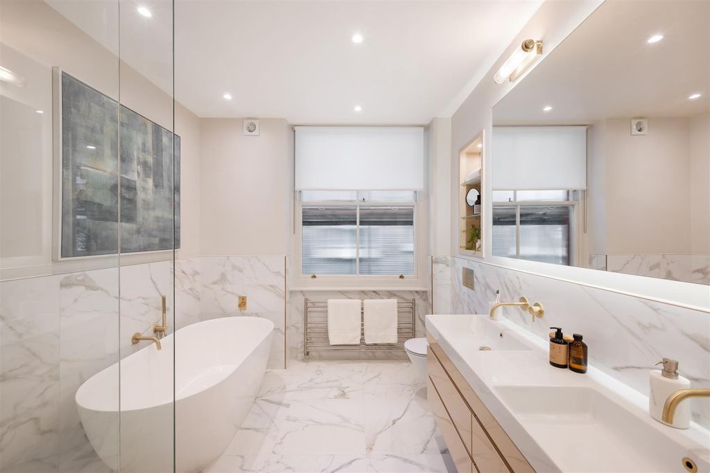 Property photo 2 of 22 21 Drayton Court Lo-22.Jpg