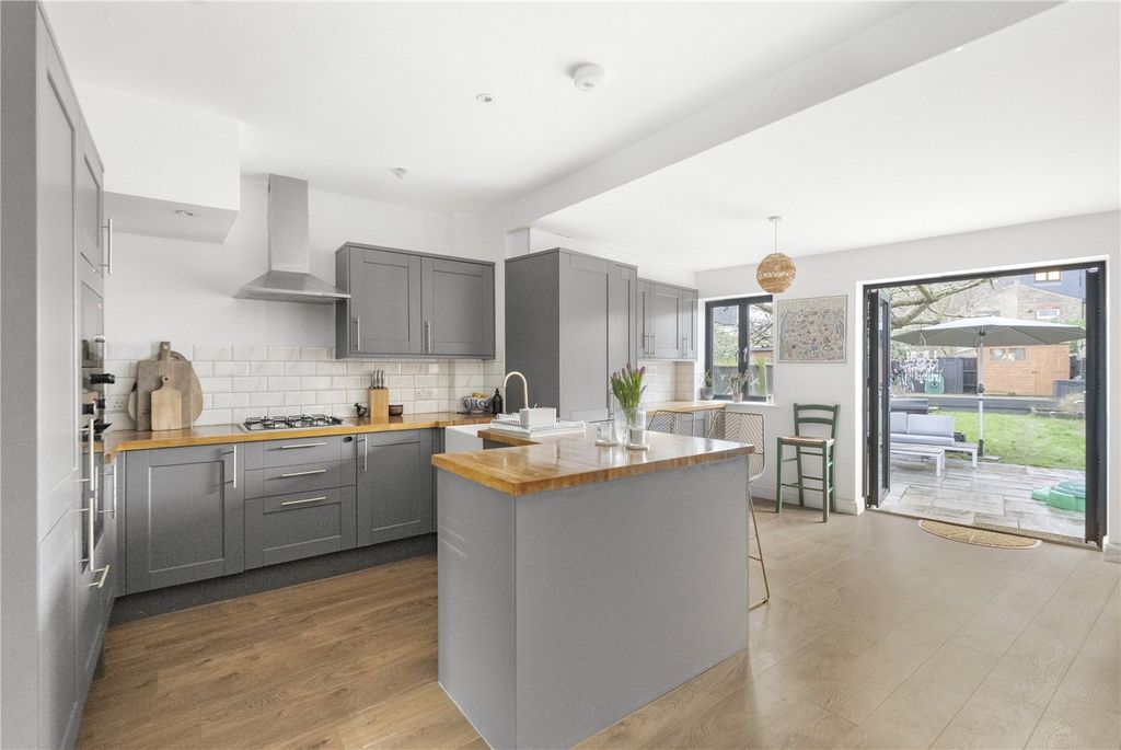 Property photo 1 of 18 Picture No. 23