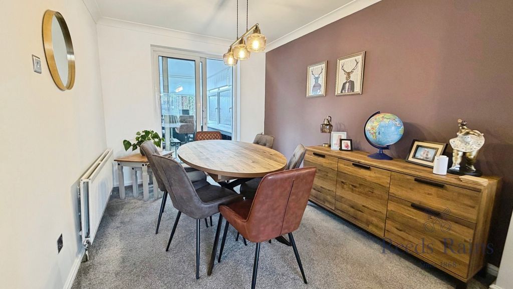 Property photo 3 of 19 Dining Room
