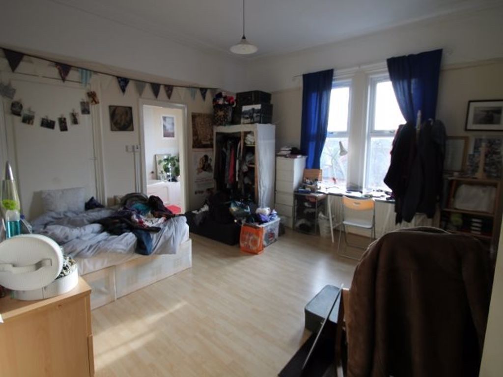 Property photo 2 of 7 Spacious, Well-Lit Bedroom With Large Window, Fitt...