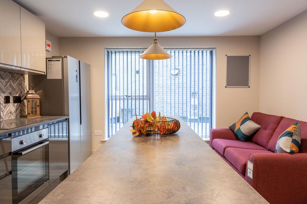 Property photo 3 of 9 Modern Open-Plan Kitchen With A Long Island Counte...