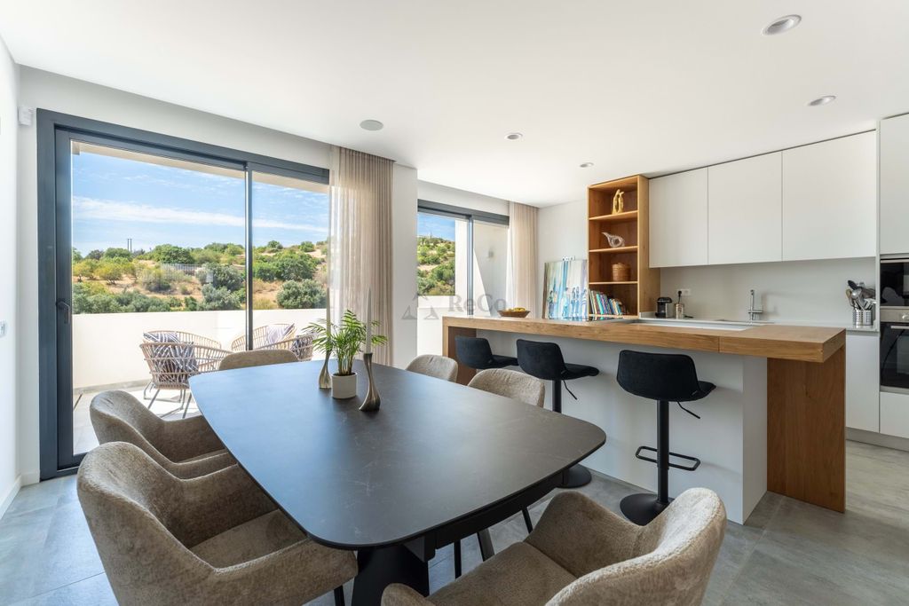 Property photo 2 of 30