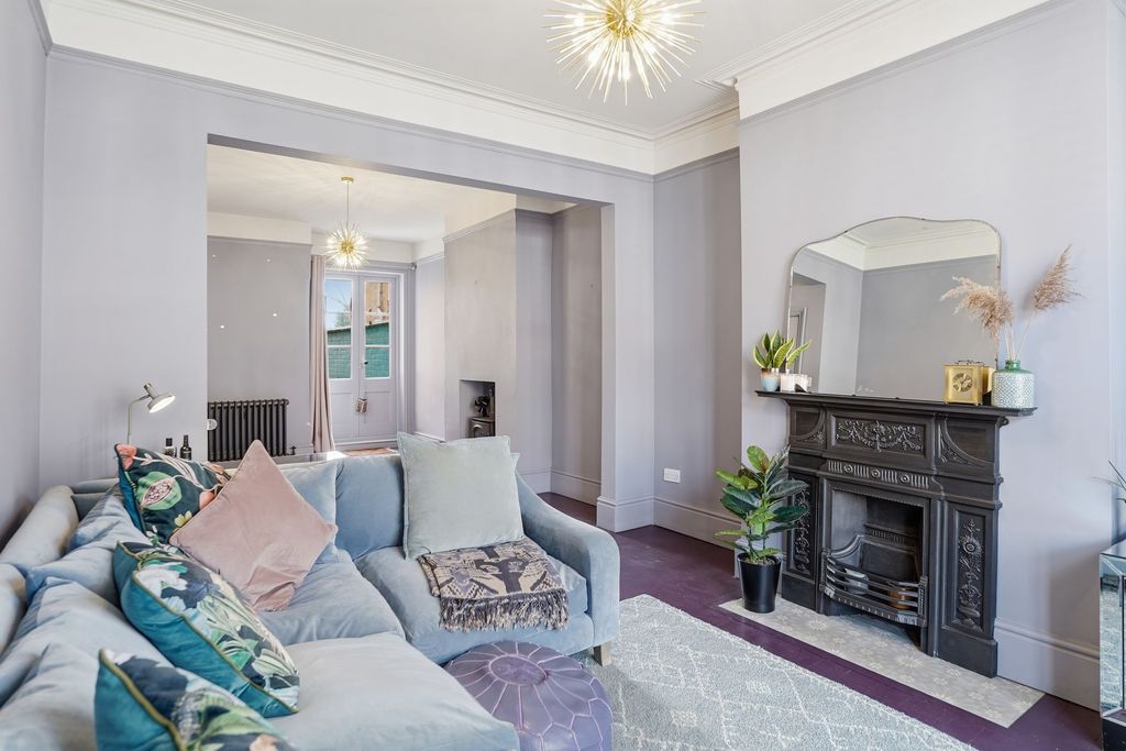 Property photo 2 of 27