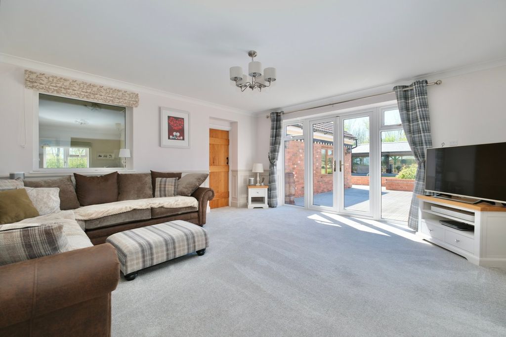 Property photo 2 of 23