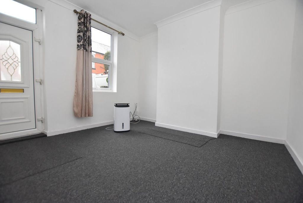 Property photo 2 of 9 Lounge.Jpg