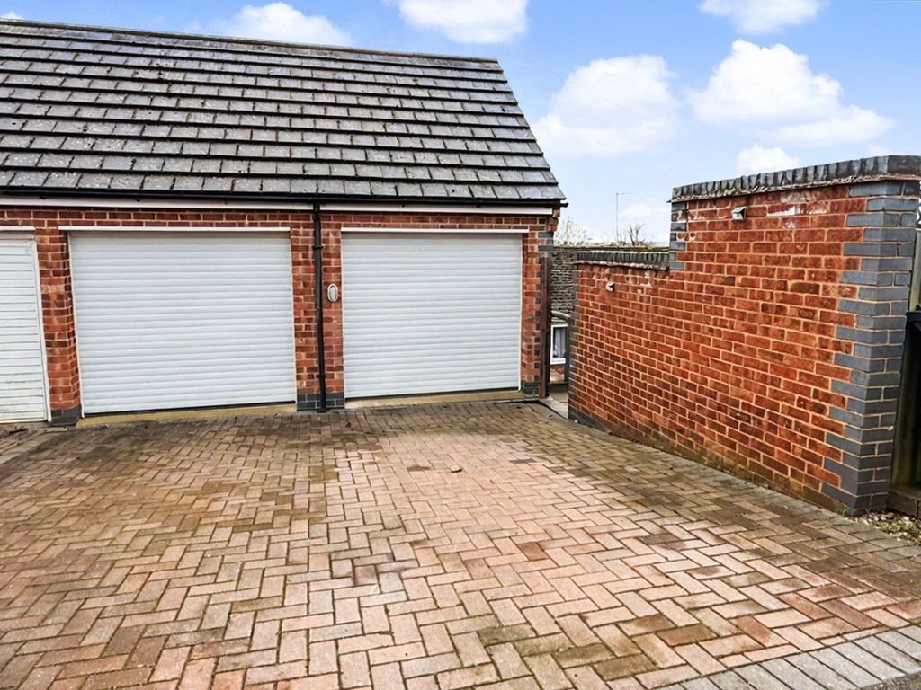 Property photo 2 of 32 4815542