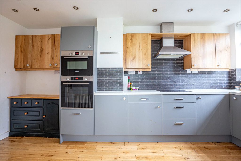 Property photo 2 of 12 Picture No. 10