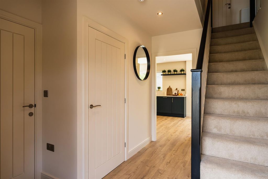 Property photo 3 of 28 Show Home