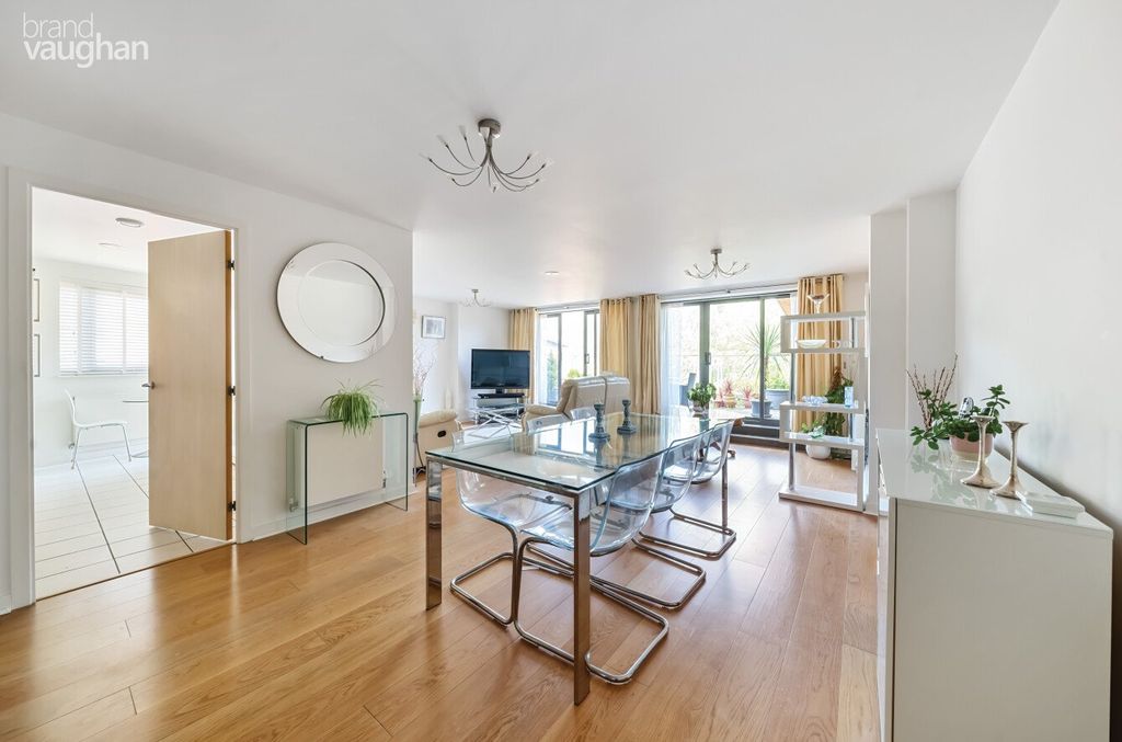 Property photo 1 of 15 Dinign Area