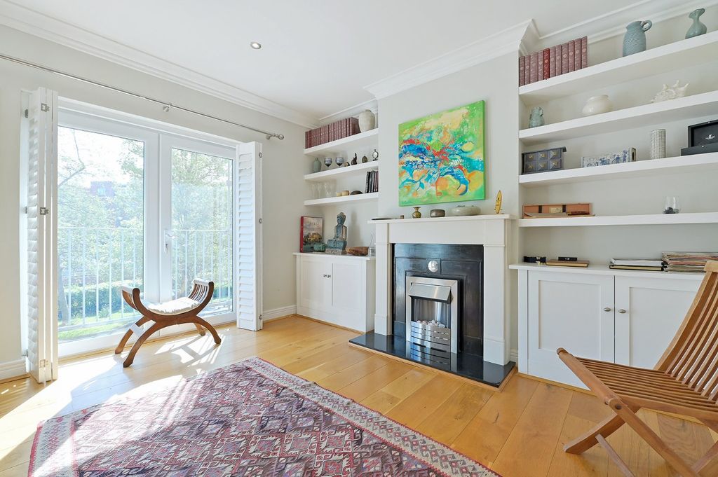 Property photo 3 of 14 Sitting Room