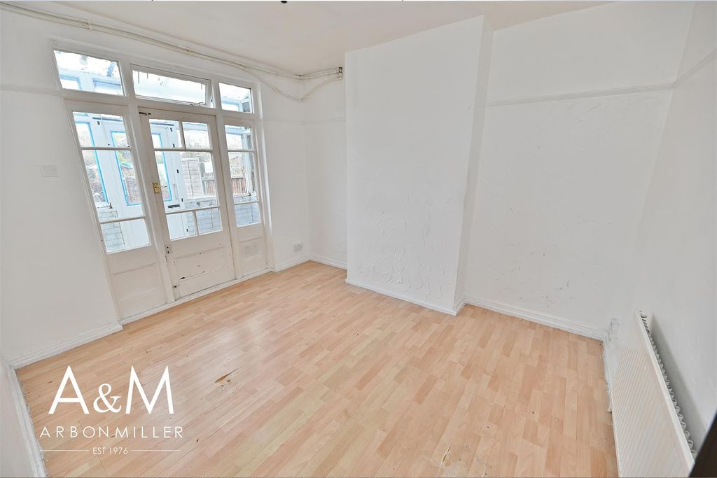 Property photo 3 of 10 1.Jpg