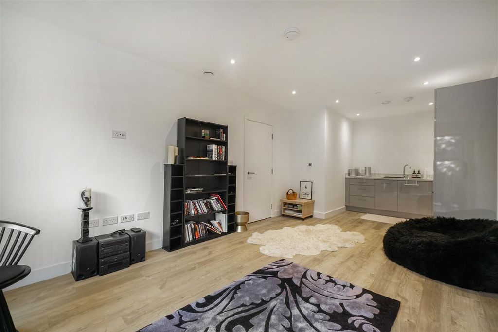 Property photo 2 of 8 Flat 6, Raphis Court - Osbyntshvkuxtd7Ivtze.Jpg