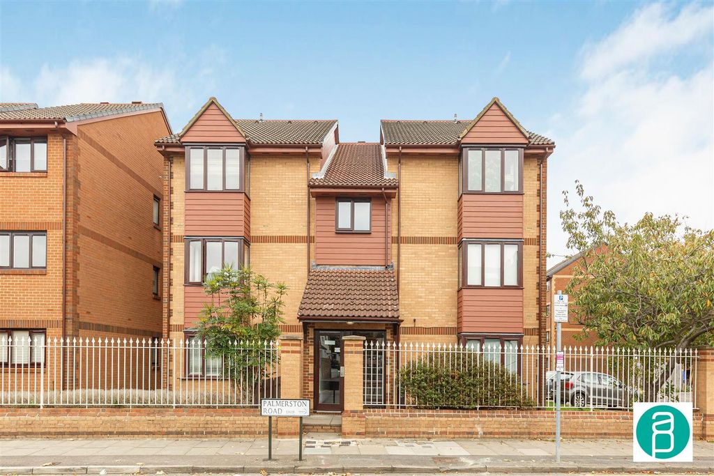 Property photo 3 of 9 Andrew_Purnell-1__64_Palmerston_Road-Sw19__10__1.J