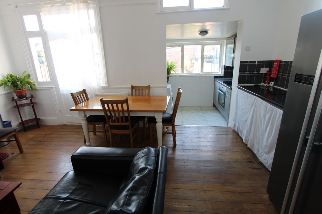 Property photo 3 of 26