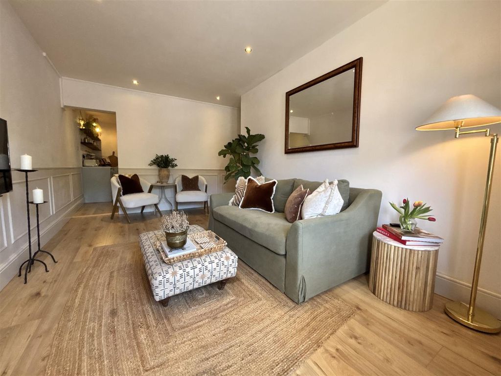 Property photo 1 of 13 Living Room