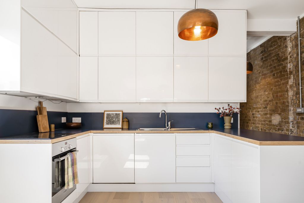 Property photo 3 of 23 Reception/Kitchen