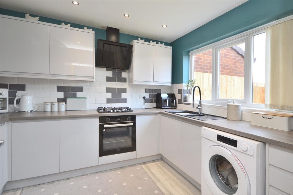 Property photo 3 of 15 Kitchen