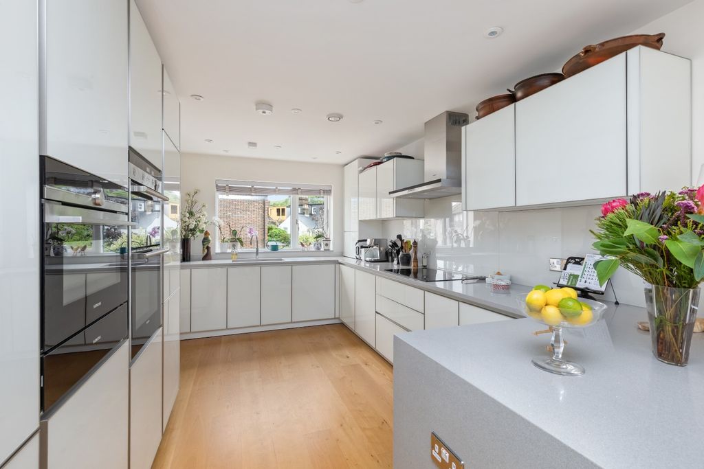 Property photo 3 of 24 4185305