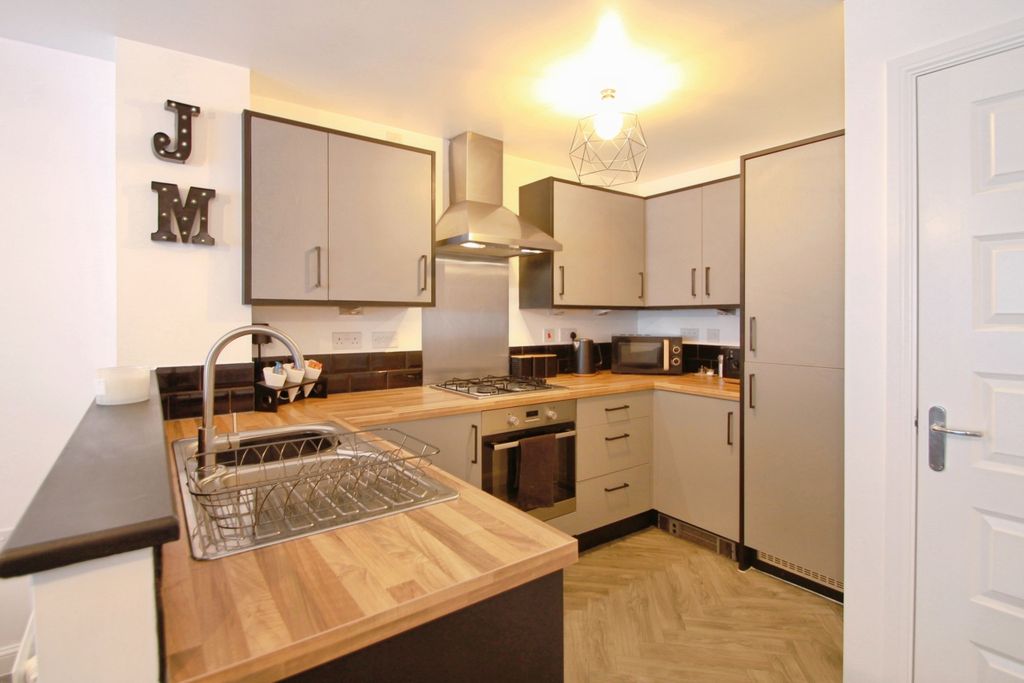 Property photo 3 of 30 Kitchen