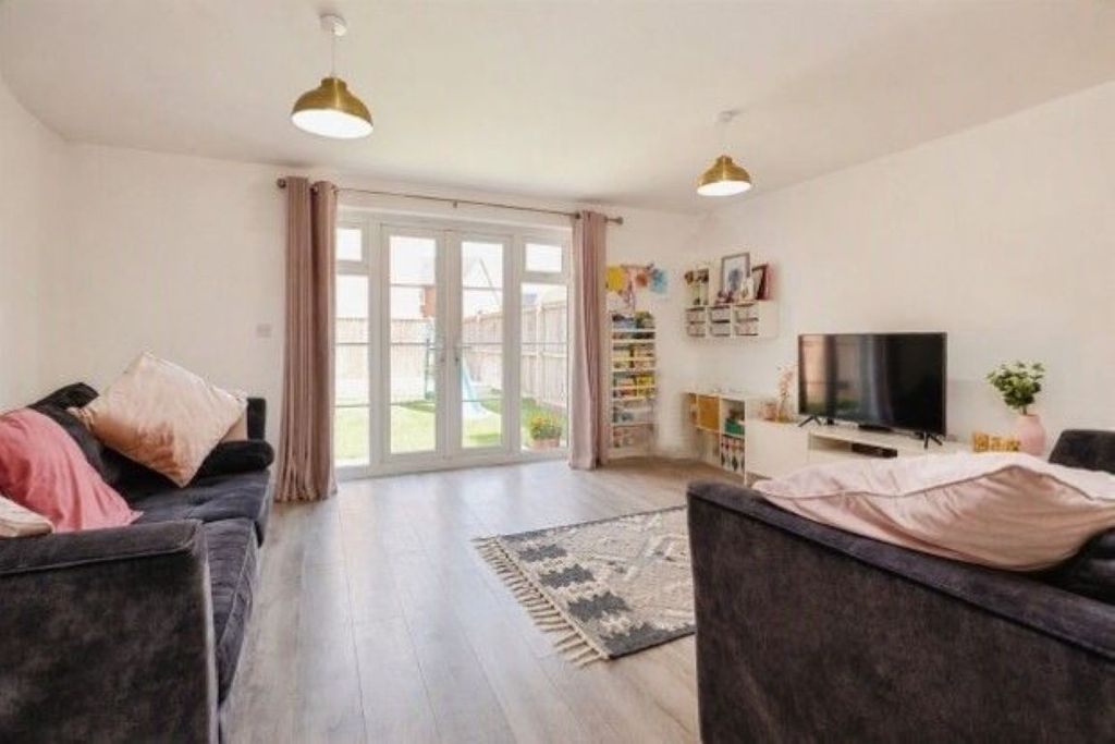 Property photo 3 of 18