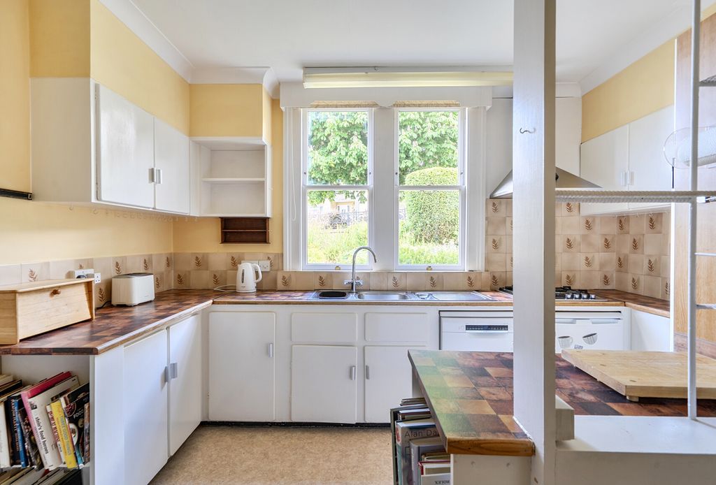 Property photo 3 of 23 1454885-10-6A05Ff...