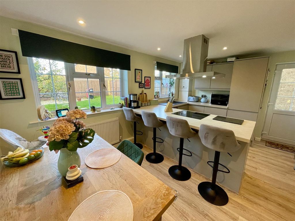 Property photo 3 of 11 Kitchen/Diner