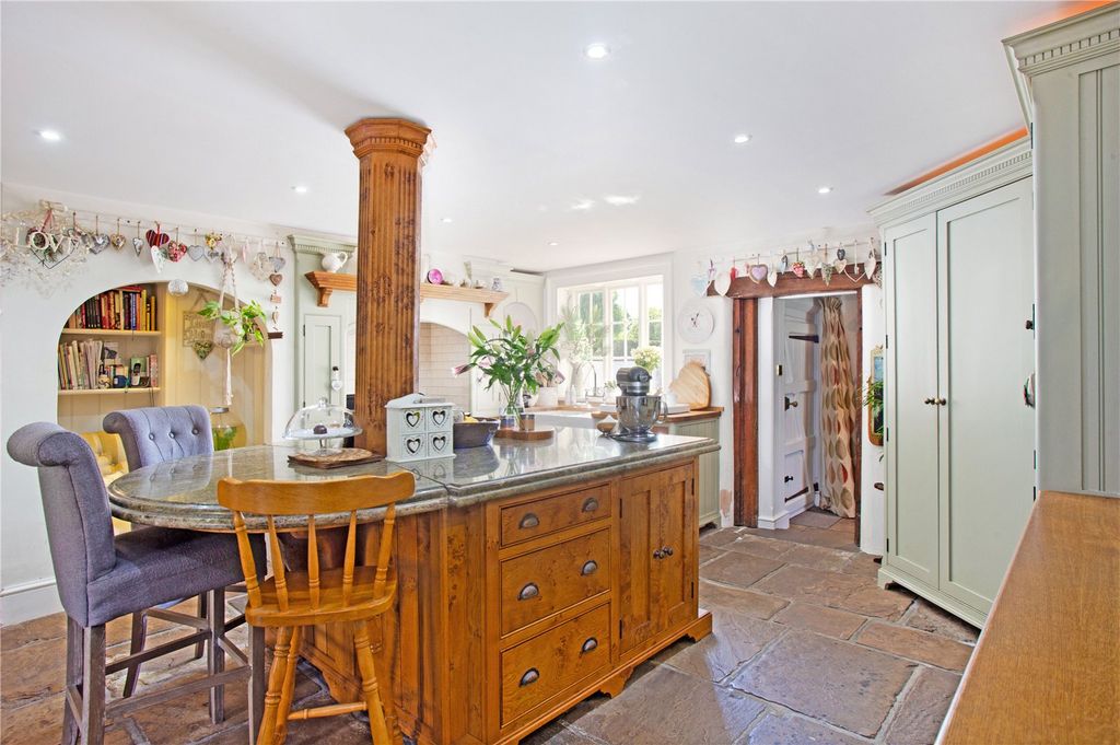 Property photo 2 of 18 Kitchen