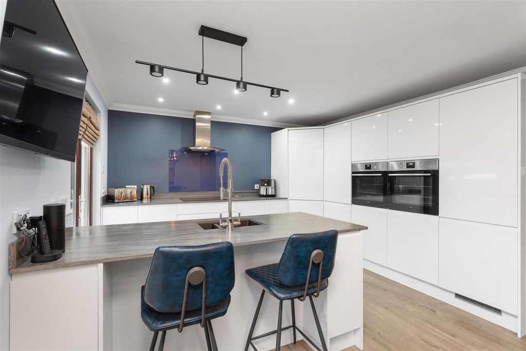 Property photo 2 of 42 6.Jpg