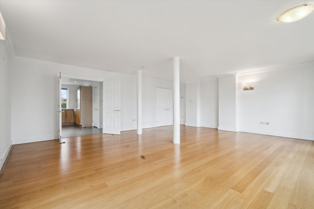 Property photo 2 of 16 Image
