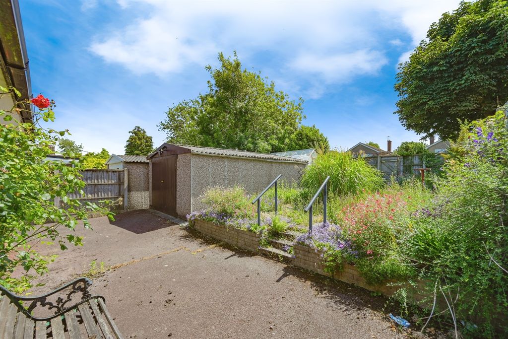 Property photo 2 of 17