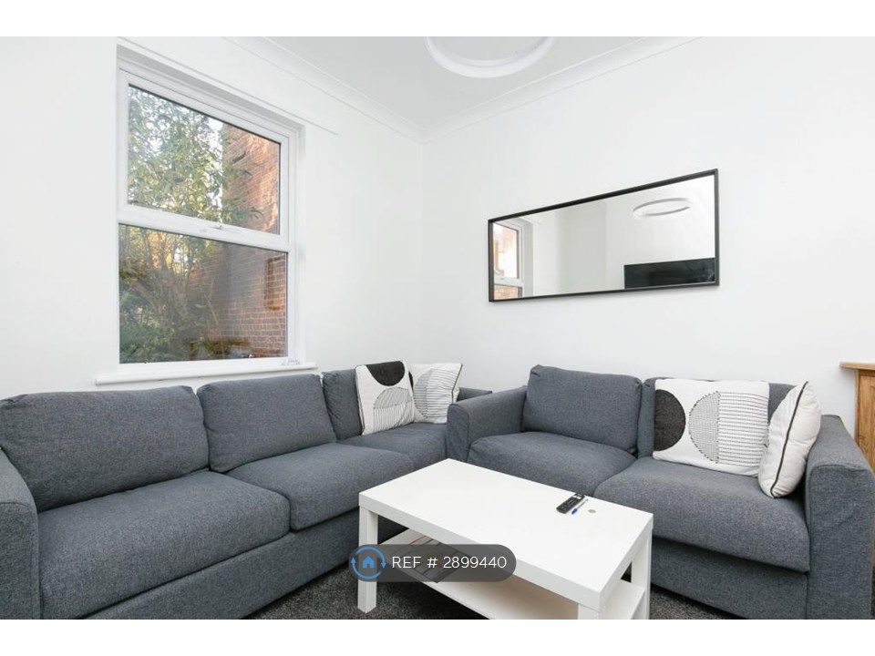 Property photo 1 of 12 Living Room