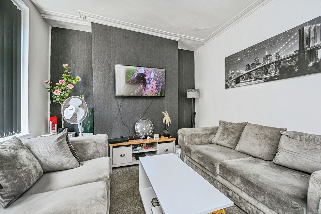 Property photo 3 of 11 Pbox-Img.Jpg