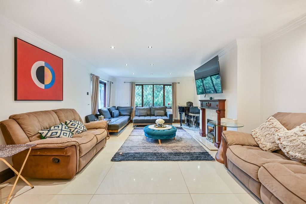 Property photo 3 of 15