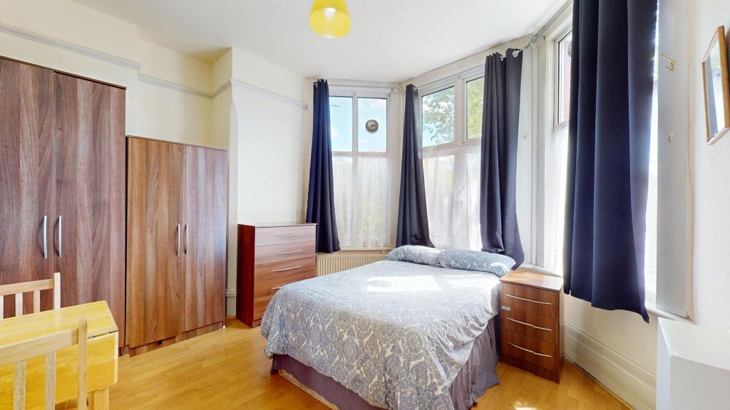 Property photo 1 of 7 Bedroom