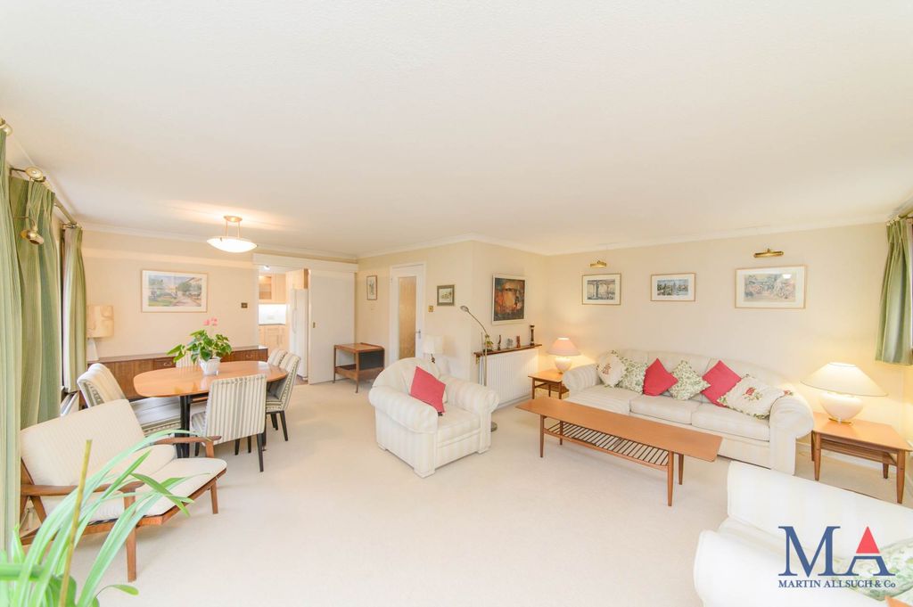 Property photo 3 of 27