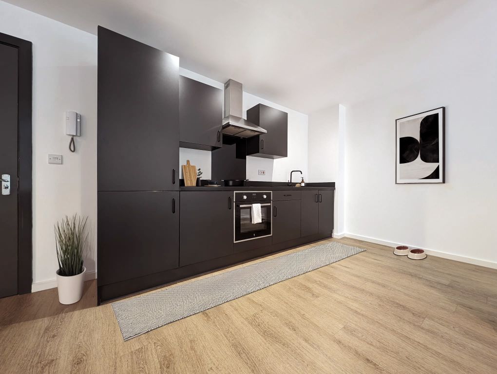 Property photo 2 of 9 17R-002